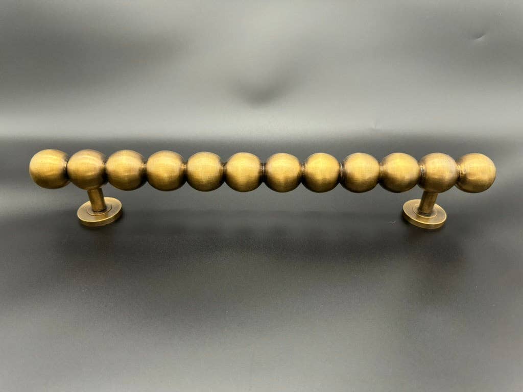 Bronze Betty - Wholesale Deurkruk/knop - Deurtrekker met twaalf kogels, 36 cm, messing2