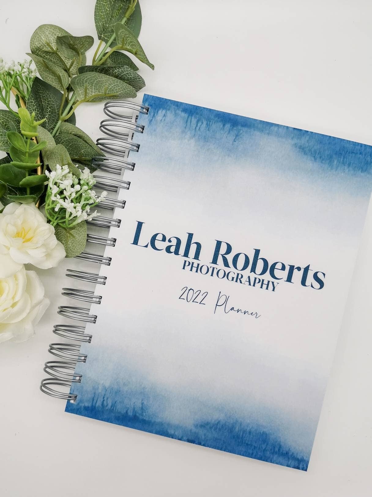 SR Creative Studio – Großhandel Planer – 2025 A5 Business-Planer mit individuellem Logo, Recyclingpapier8