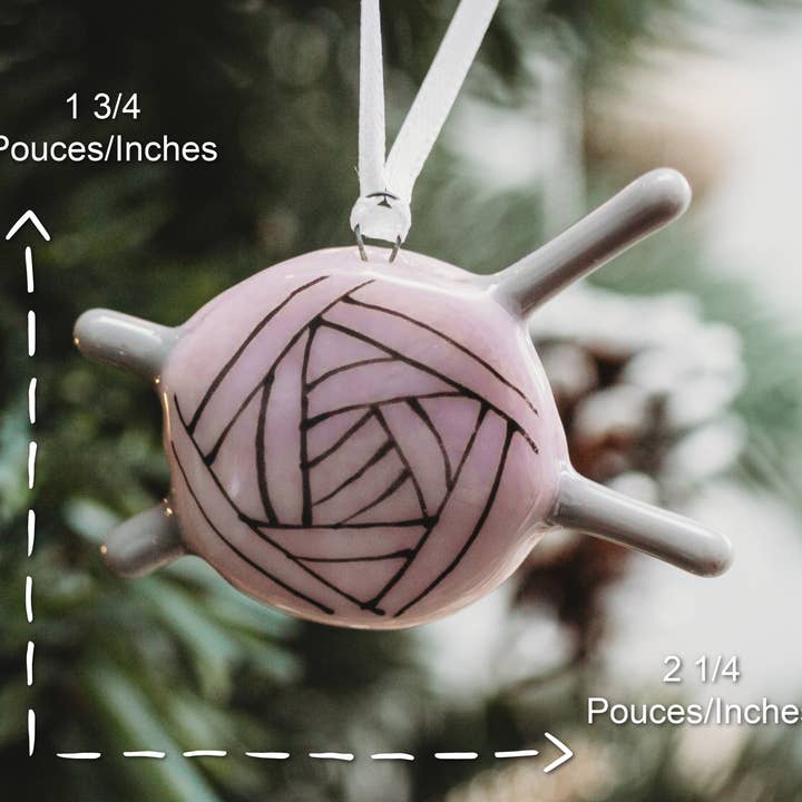 Boule de verre thématique tricot et balle de laine for wholesale by Station pôle Nord inc.