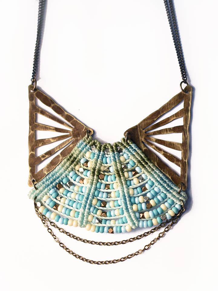 Collier Éventail Princesse Tissé pour la vente par AMiRA jewelry