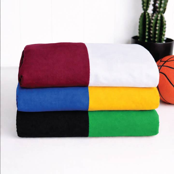 Sweat-shirt uni à blocs de couleur pour la vente par The Stitch House, LLC