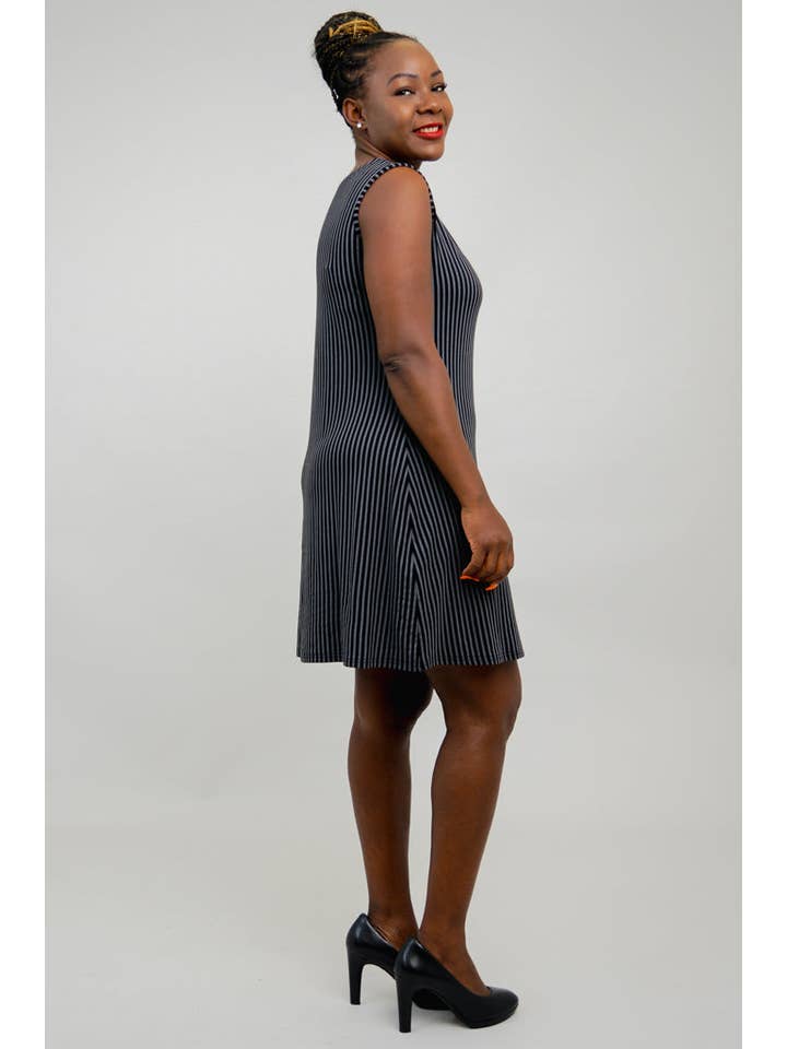 Blue Sky Clothing Co LLC - Vendita all'ingrosso Vestito - Donna - Abito smanicato Maggie, a righe nero/grigio, bambù1