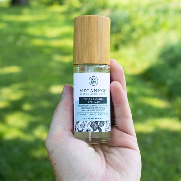 MEGAN & CO. Herbal Apothecary - Vendita all'ingrosso Spray per tessuti e ambienti - Purify Spritzer (50mL) – Un Detergente Energetico4