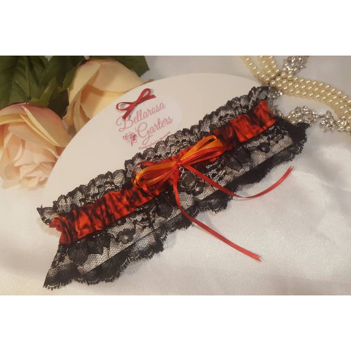 Brandweerman Flames Bruiloft kousenband met zwart kant voor wholesale door Bellarosa Garters