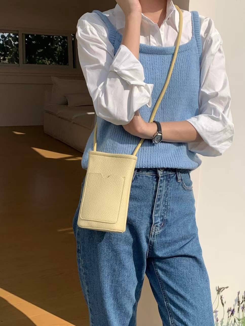 Pretty Persuasions - Wholesale Crossbody Bag - Women's - P24057 Smartphone Crossbody Bag1