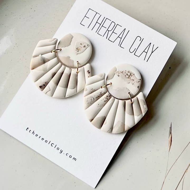 Neutrala lerörhängen, Terrazzo-stil, Taupe, grädde, guld för wholesale av Ethereal Clay