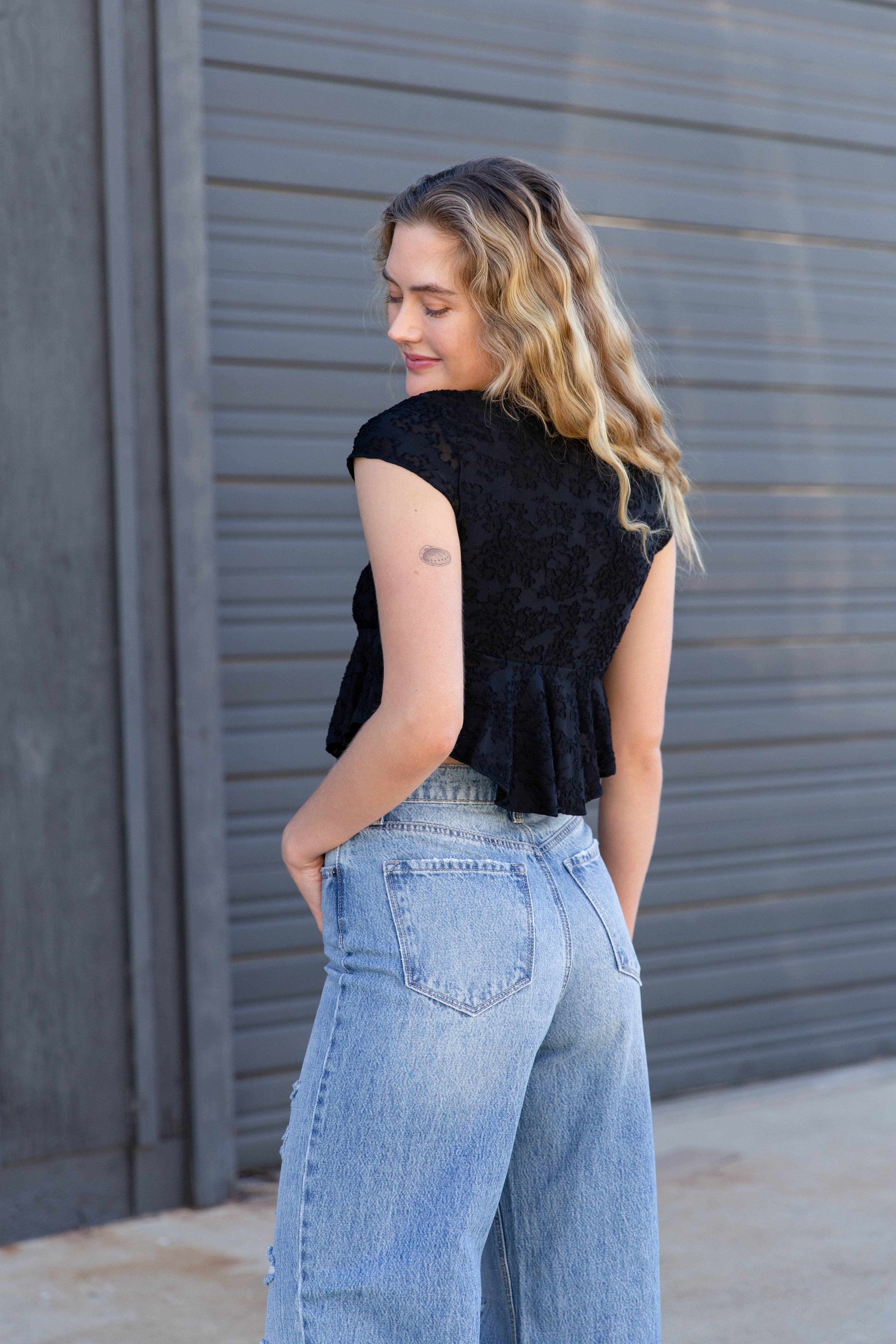 Nectar Clothing – Blusa - Mulher por atacado – Top Texturizado com Mangas Curtas Florais9