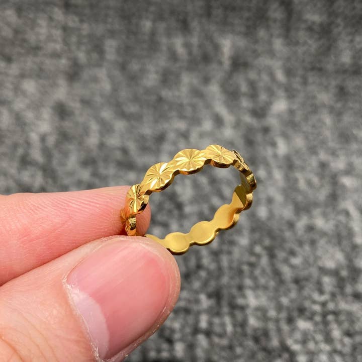 Mio Queena - Wholesale Cocktail/Statement Ring - 4mm 18K Gold Plated Stainless Steel Flower Ring - FGS2