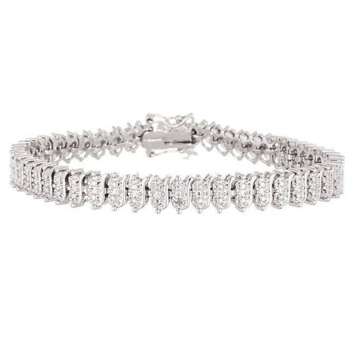 Bracelet de tennis en or blanc 18 carats avec diamants simulés pour la vente par Amy and Annette