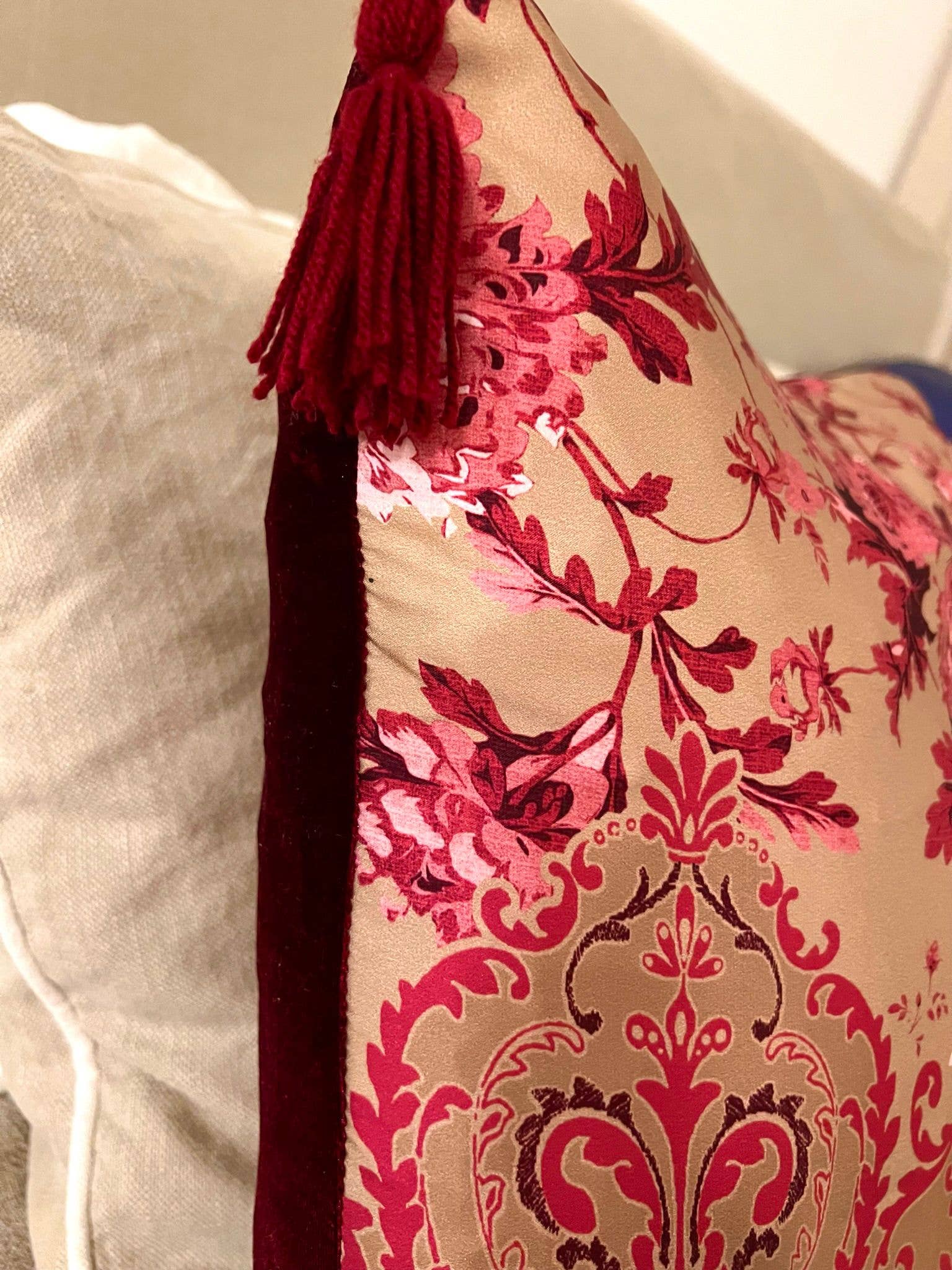 La Vie En Rose - C.I.D.A. s.r.l. - Wholesale Throw/Decorative Pillow - Baroque ruby beige cushion - Home Design2