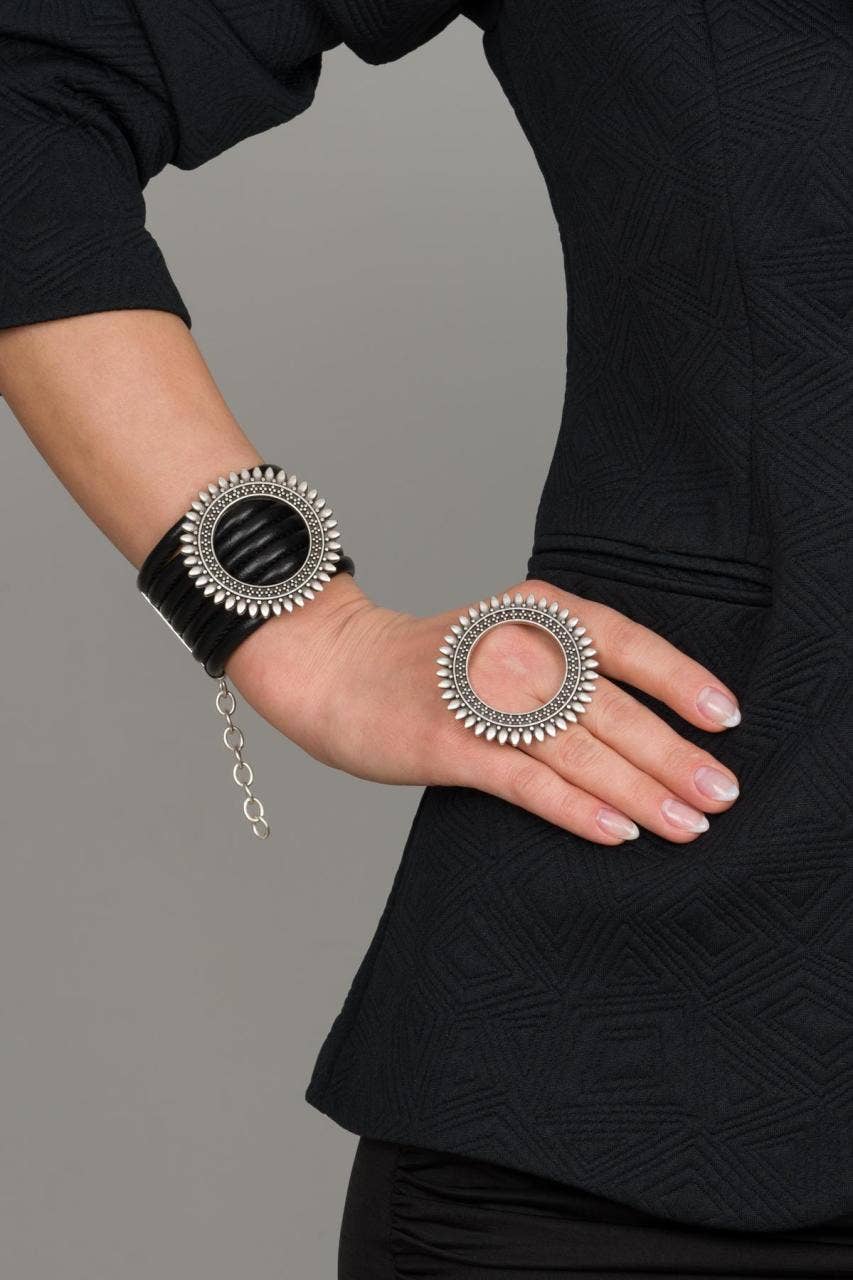 Zeydor Accessories - Vente Parures de bijoux - Ensemble de bracelets en cuir avec motif brodé indien ZeyDor 120781