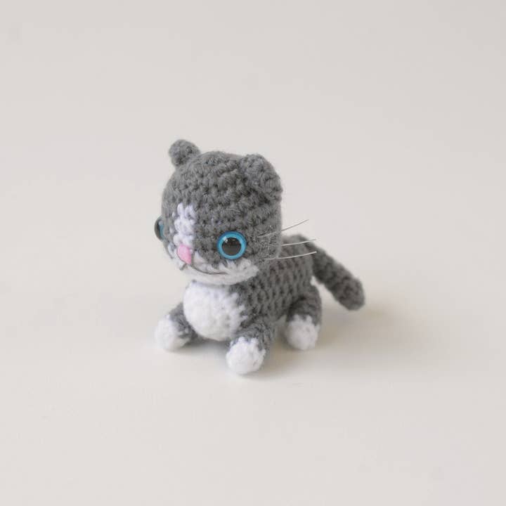 「FUNJI」In Japan - Wholesale Knitting/Crochet Supplies - Scottish Fold Cat Amigurumi Crochet Kit – Hoshimi Tsuki Hand2