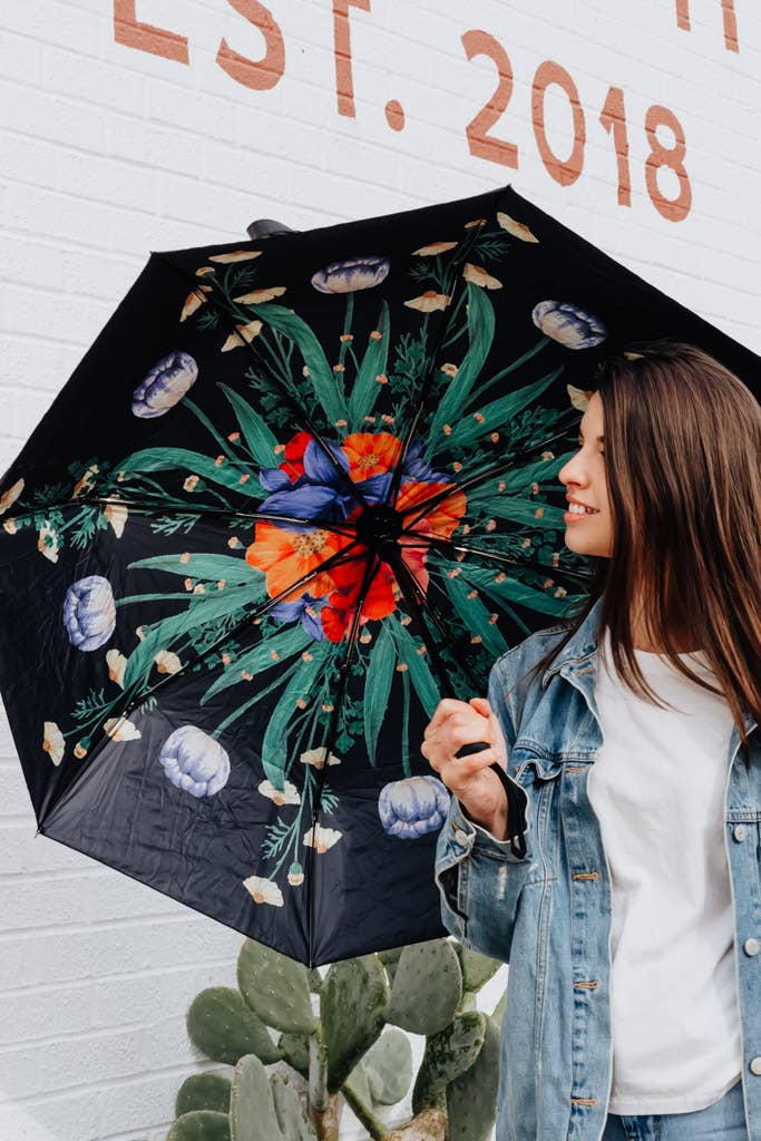 Crowned Free - Vente Parapluie – femme - Parapluie Pliant Fullness of Joy avec intérieur floral4