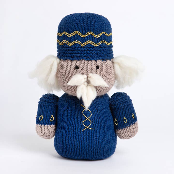 Wool Couture Company – Großhandel Bastelset – Bailey Nussknacker, einfaches Weihnachts-Strickset1