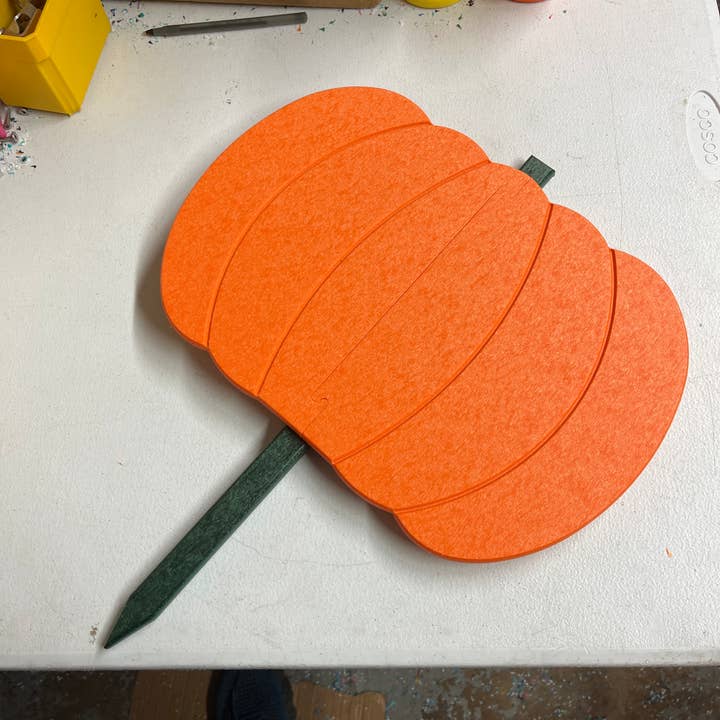 Grand piquet de jardin en polyéthylène en forme de citrouille pour la vente par Tom The Turner