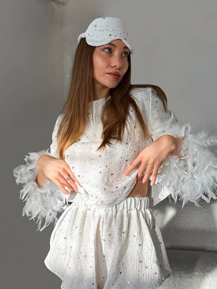 BLANC CWSPJ0311_PYJAMA COURT À MANCHES LONGUES EN COTON PUR AVEC PLUMES en vente sur Faire3