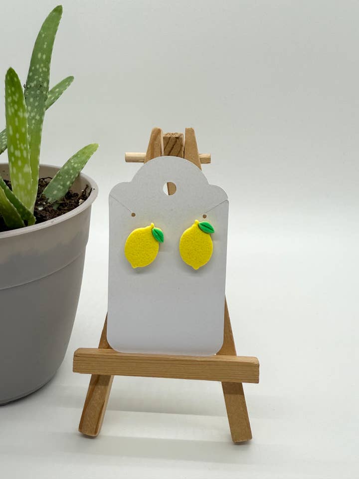 Sjove Frugter (Flere Frugtvalg) - Polymer Ler Ørestikker for engroshandel hos Curio Cab