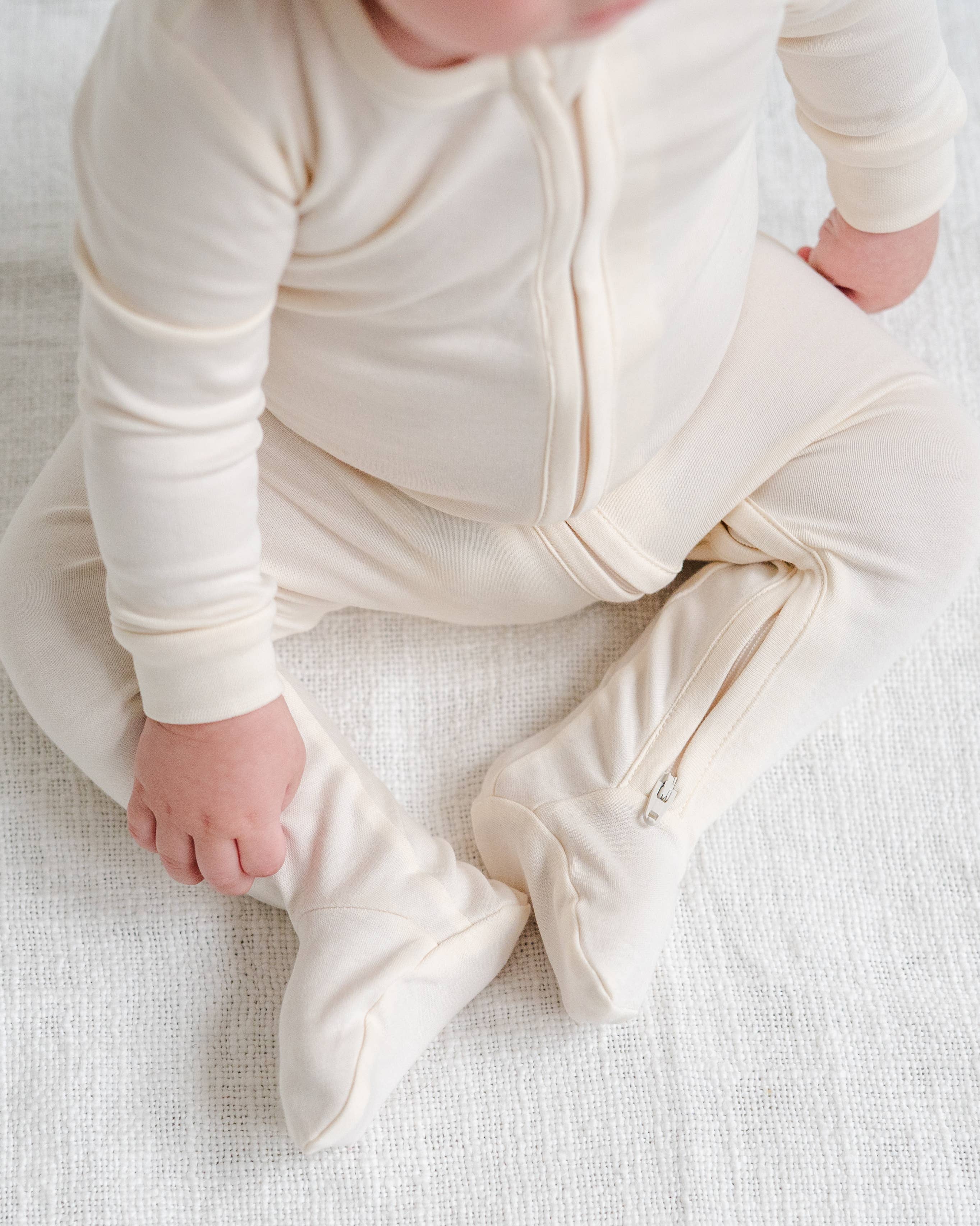 Colored Organics – Fato de dormir – Bebé por atacado – Clássico Macacão com Fecho Peyton3