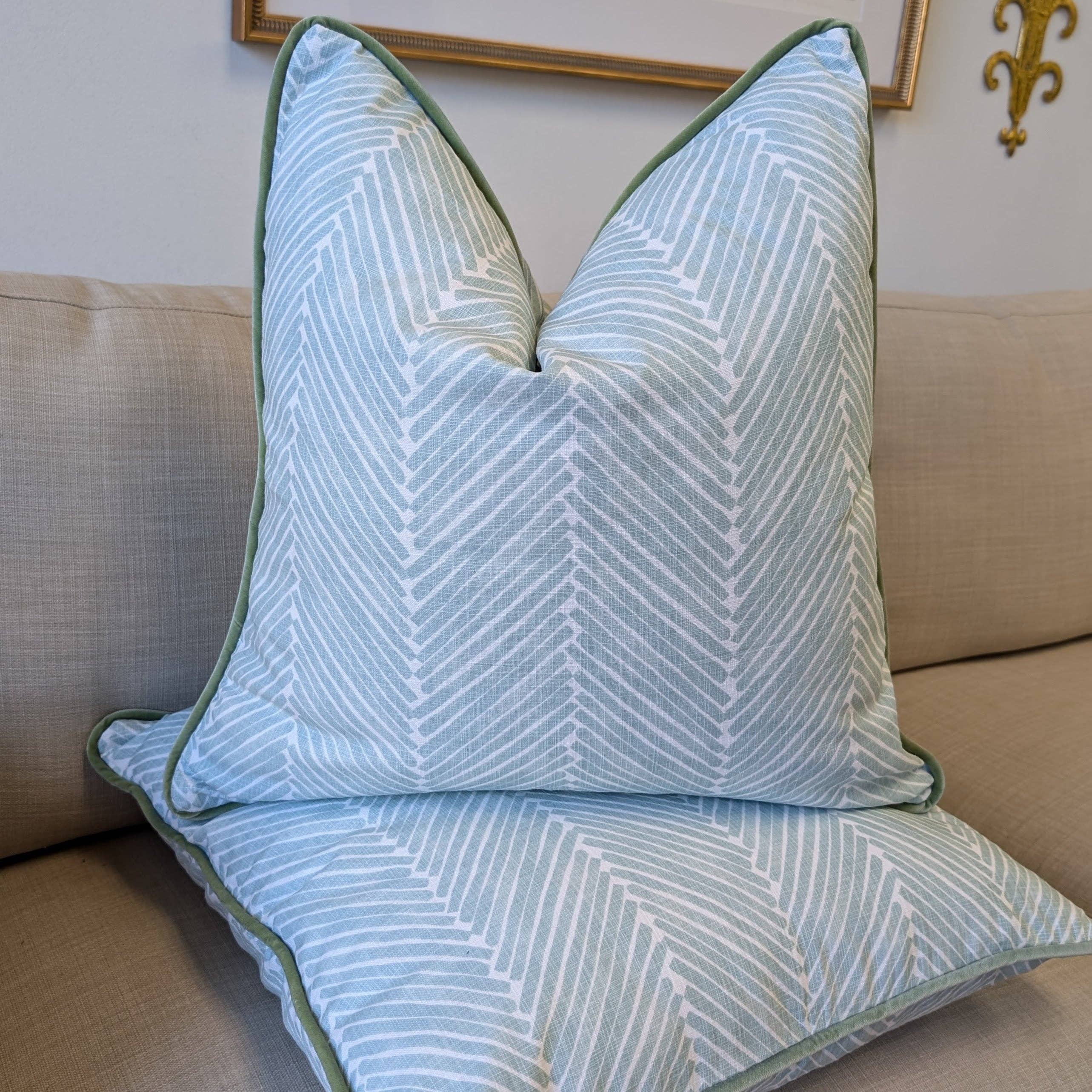 Wheaton Whaley Home – Engroshandel Pyntepudebetræk – WWH Favoritter :: Griffin i Aqua med Kontrast Grøn Fløjlskant0