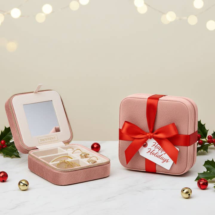 Benevolence LA - Wholesale Jewelry Box/Organizer - Plush Velvet Square Jewelry Box24