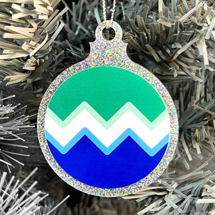 Boule de Noël avec drapeau de la Gay Pride pour la vente par Rainbow & Co