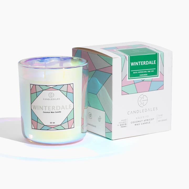 Bougie de luxe en cire de noix de coco parfumée au bois Iridescent Winterdale pour la vente par Candledales