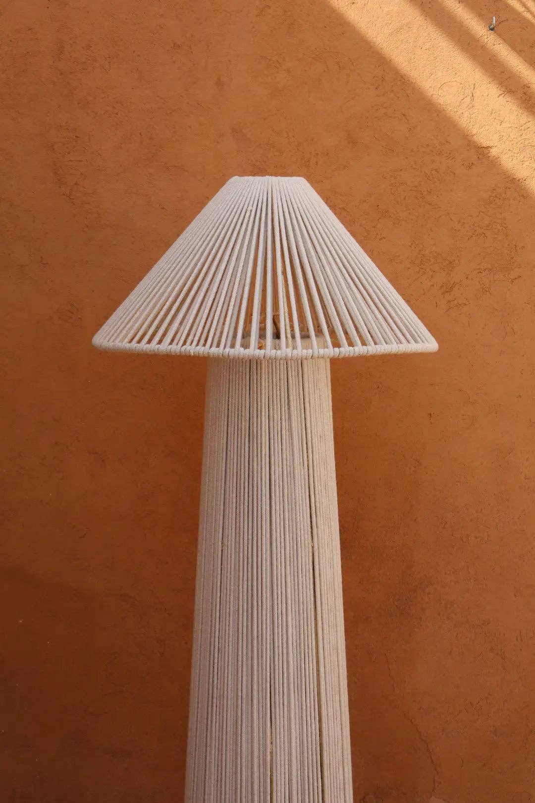 Néda – Engroshandel Gulvlampe – Gulvlampe i naturlig bomuld – «LUCIE»2