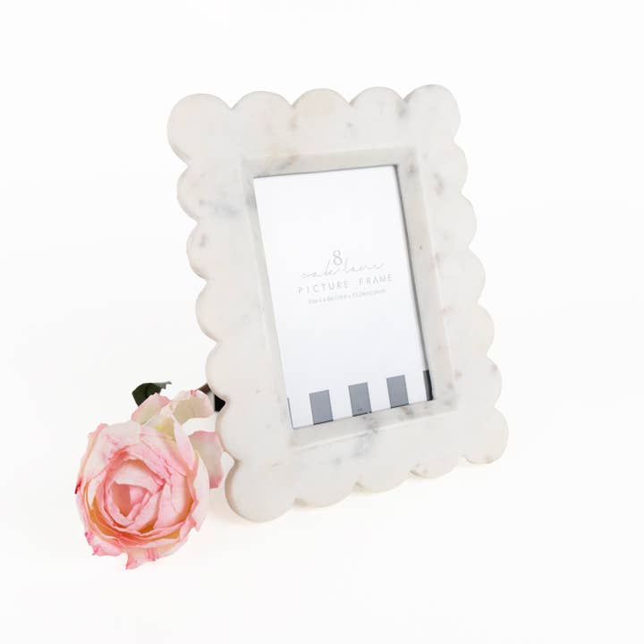 8 Oak Lane - Wholesale Picture frame - White Scalloped Marble 4x6 Picture Frame1