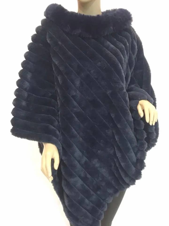 LOOWIE - Wholesale Poncho – Women's - 068 Luxurious Green Faux Fur Ribbed Poncho with Plush Collar10