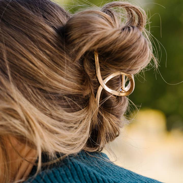 Shop ANDi - Wholesale Hair Clip - Women's - Gold Swirl Claw Clip
