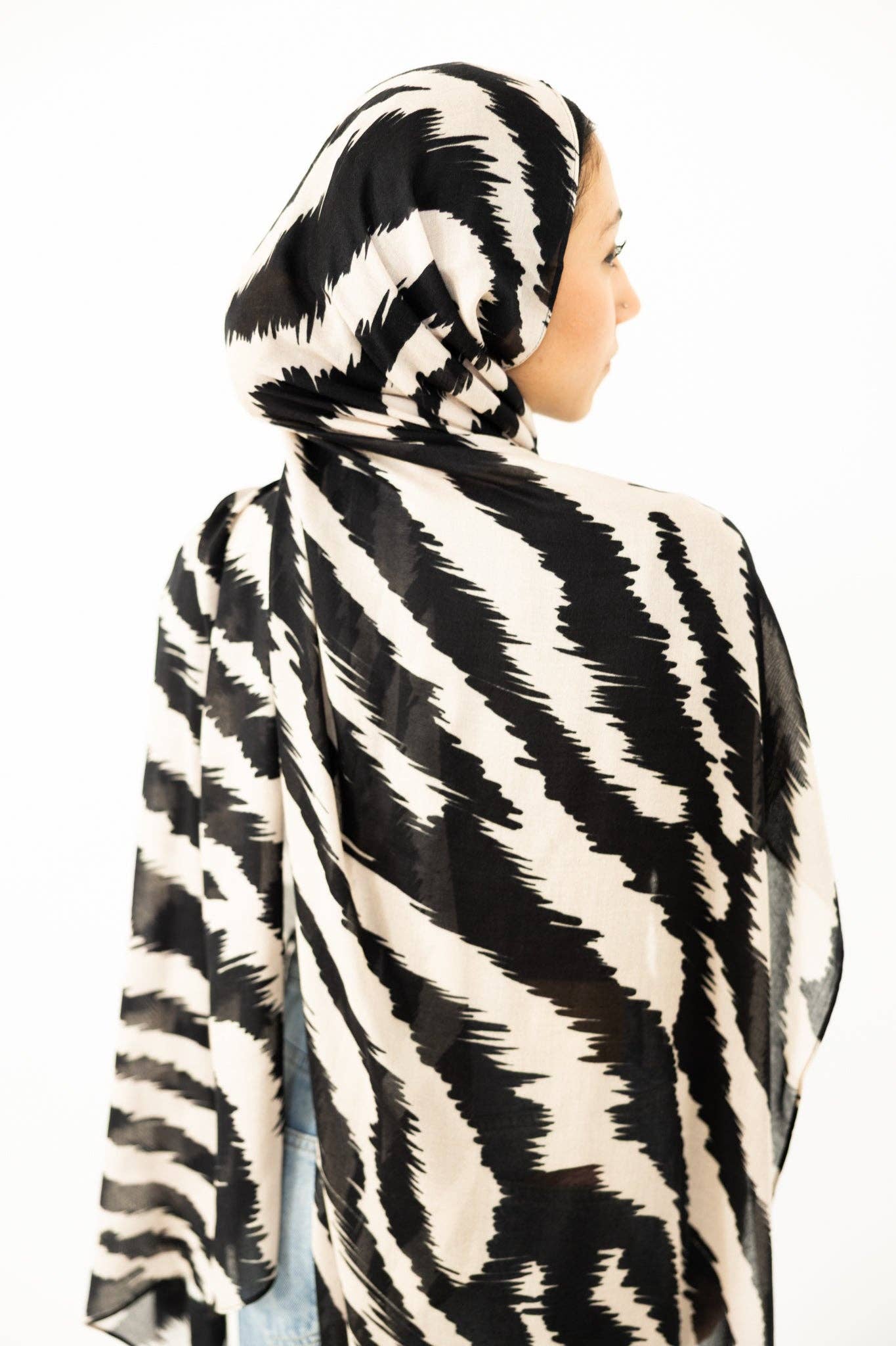 Bella Hijabs - Wholesale Hijab - Dames - Modale Hijab - Maanverlichte Zebra1