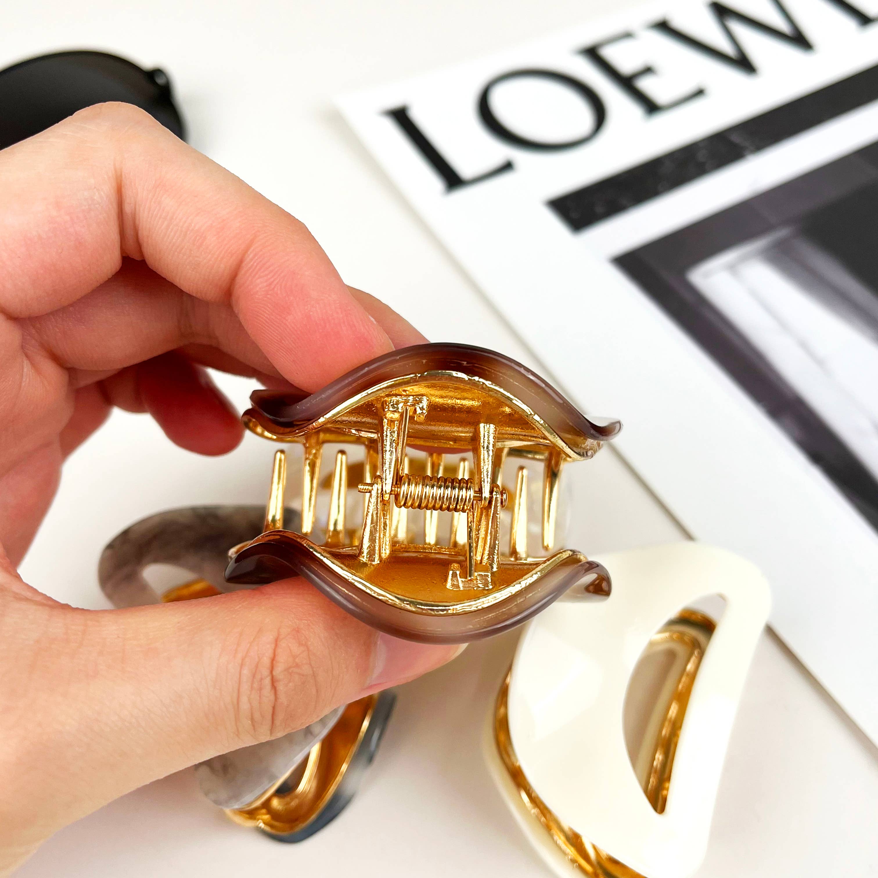 mildstyles - Wholesale Haarclip - Dames - Vintage holle halfronde haarclip van acetaatlegering4