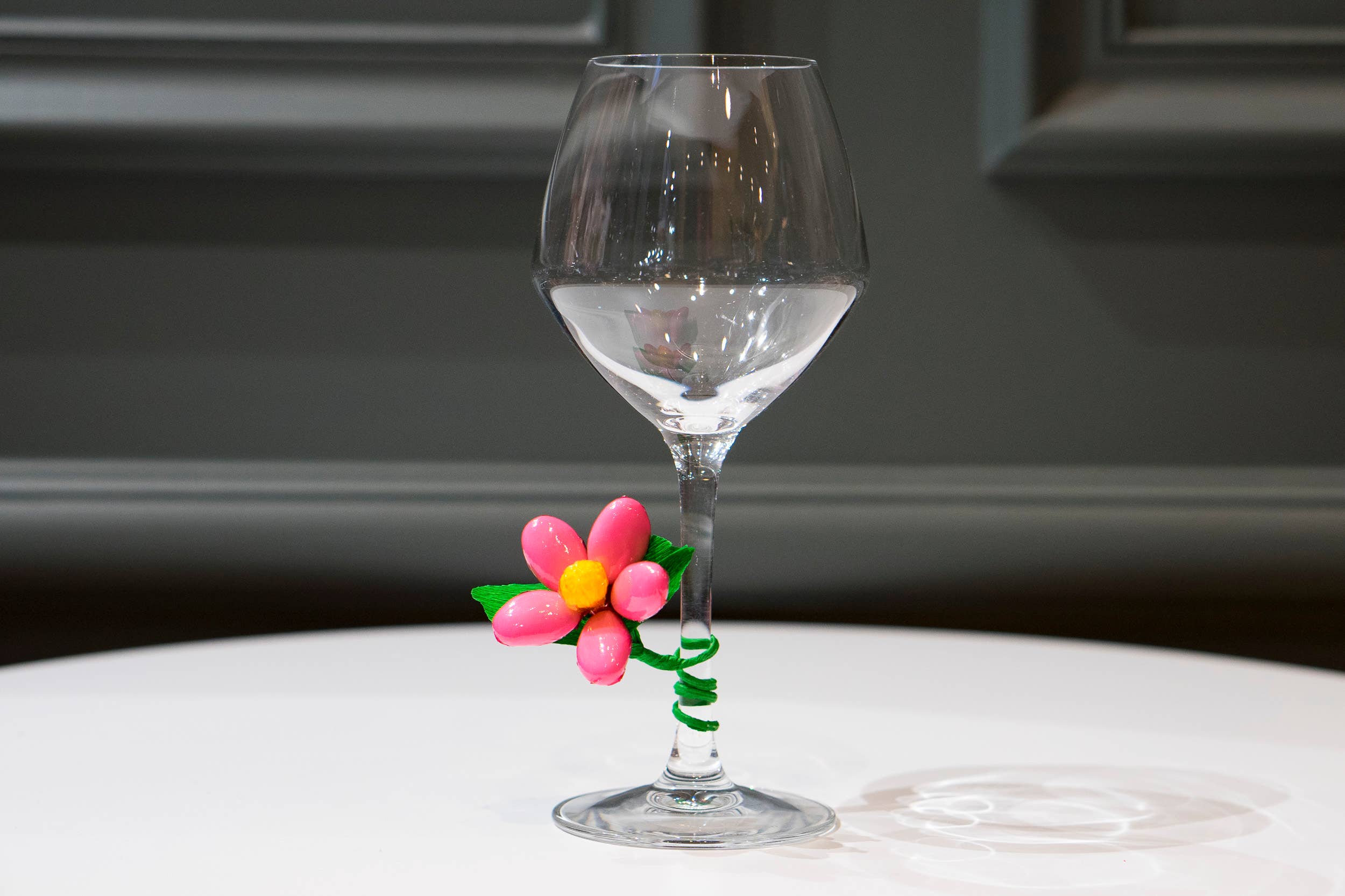 Fleurs-Thés en chocolat – wholesale Chokladtäckta godisar – Liten prästkrage i chokladdragerade mandlar5