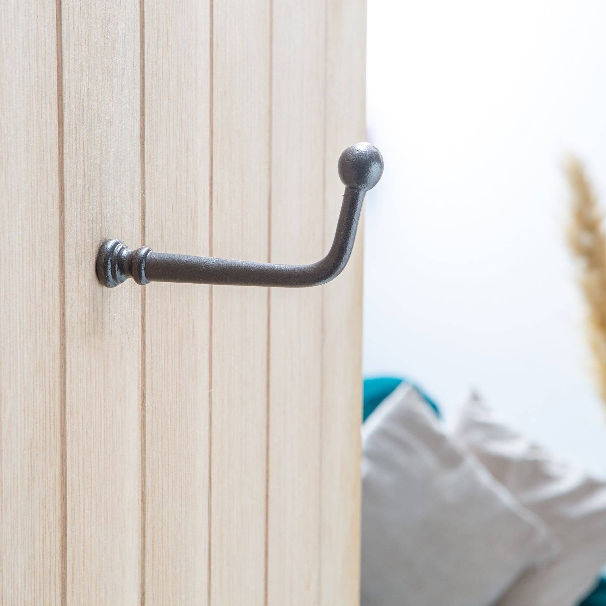 Rinkit Ltd – wholesale Wall hook – Flat Top Screw Hook - W20mm x H60mm3