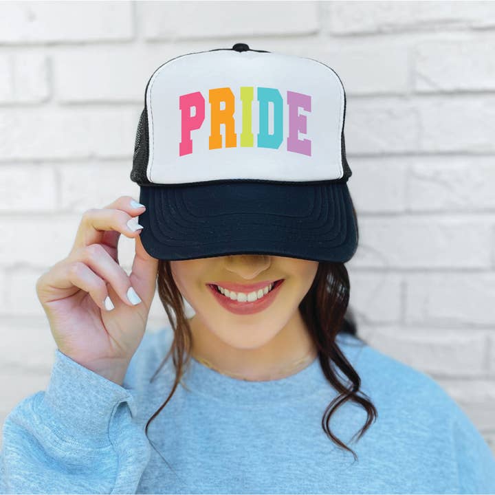 Pride Month Trucker Hat Cap LGBTQ Pride Hats for engroshandel hos P E T I T R U E