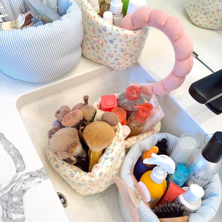 Beyond Scrunchies - Vendita all'ingrosso Borsa per trucchi/cosmetici - GRANDE ORGANIZZATORE A SECCHIO CON PUFF - STRISCE BLU5