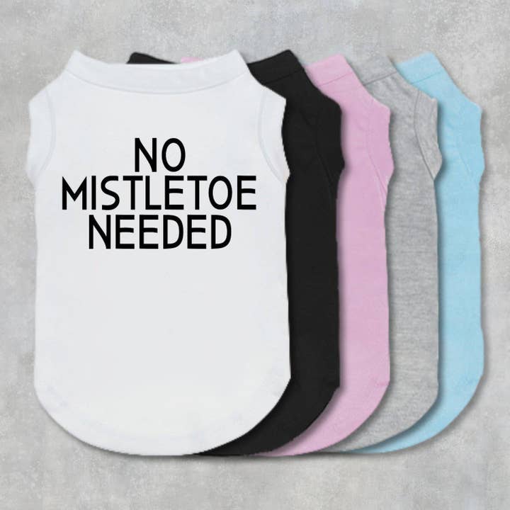Camiseta para cães pequenos No Mistletoe Needed por atacado de The Honest Dog Company