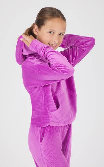 90 Degree by Reflex & Yogalicious - Venta al por mayor Conjuntos de ropa cómoda - Niños - Conjunto de sudadera con capucha y pantalón recto de terciopelo canalé para niñas4