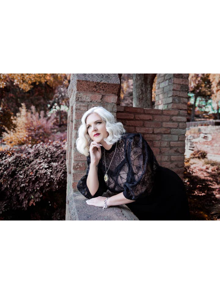 Ains&Elke StyleHaus – wholesale Blouse – Women’s – Mourning Blouse in Black Web