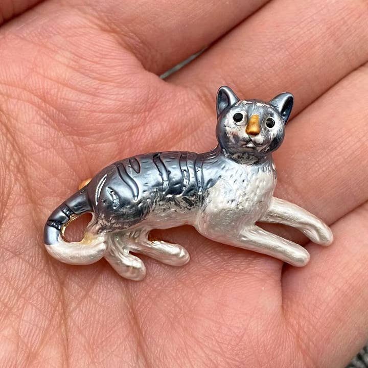 Broche Chat Gris Émail pour la vente par Mio Queena