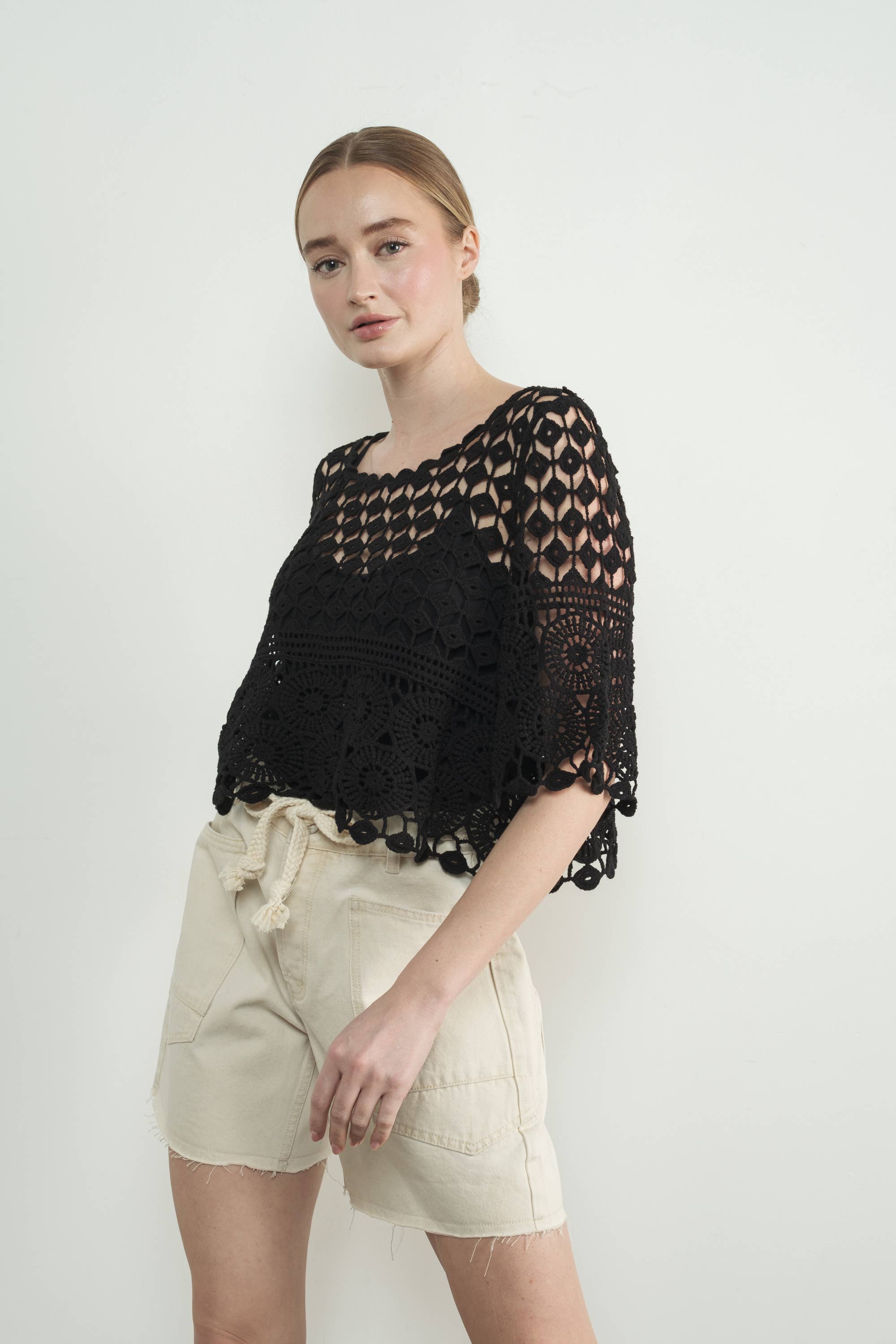 Aaron & Amber – wholesale Stickad topp - Dam – MAT3235 VIRKAD KORTÄRMAD TOPP3