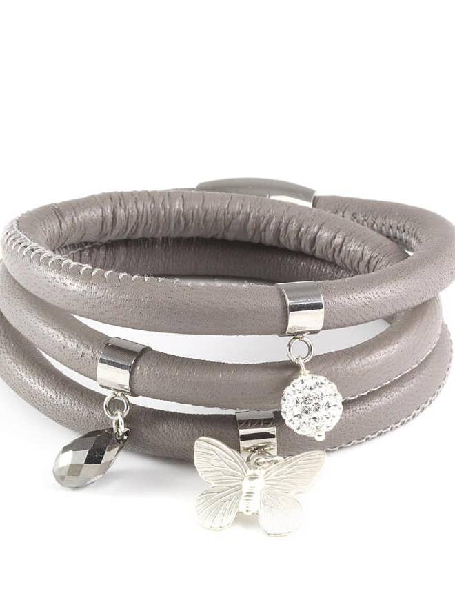 Pulsera de piel gris de triple envoltura con mariposa y dijes para venta al por mayor de DIGE DESIGNS