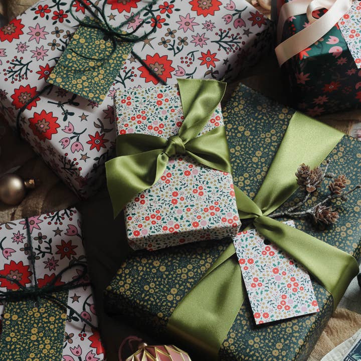Lucy says I do - Wholesale Flat Wrap - Little Flower and Star Christmas Gift Wrap double sided