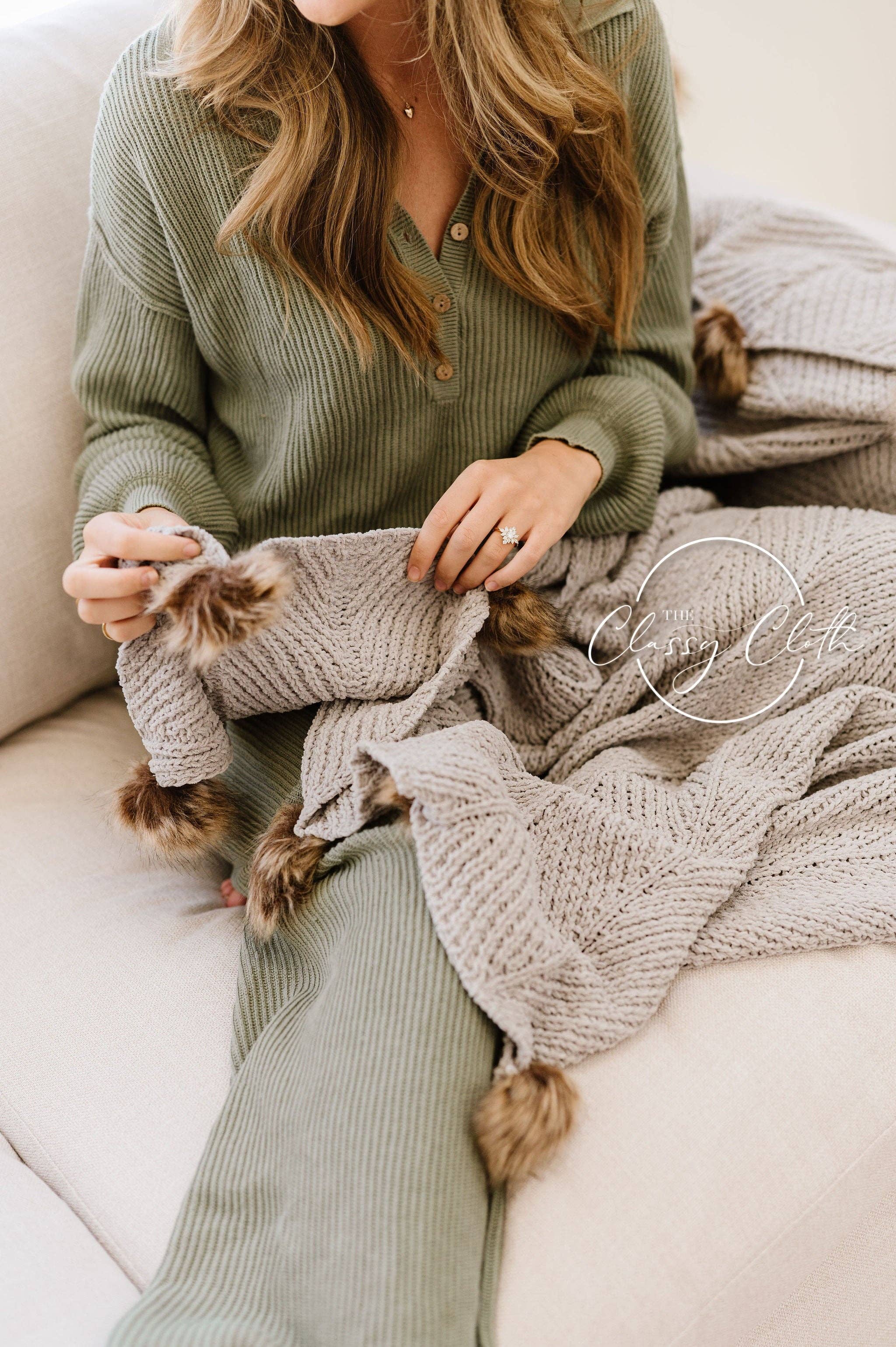 The Classy Cloth WS - Wholesale Throw Blanket - Chenille Pom Blanket - Grey RTS4