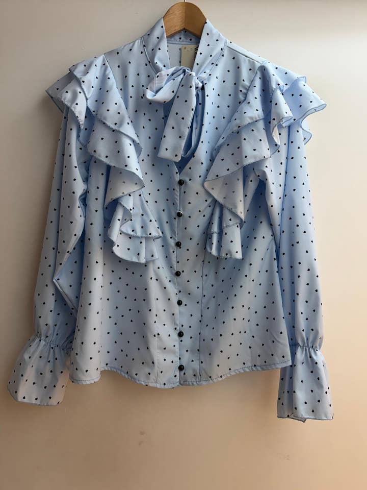 Blusa stampata con motivo a cuore e volant per la vendita all'ingrosso da parte di LORIANE