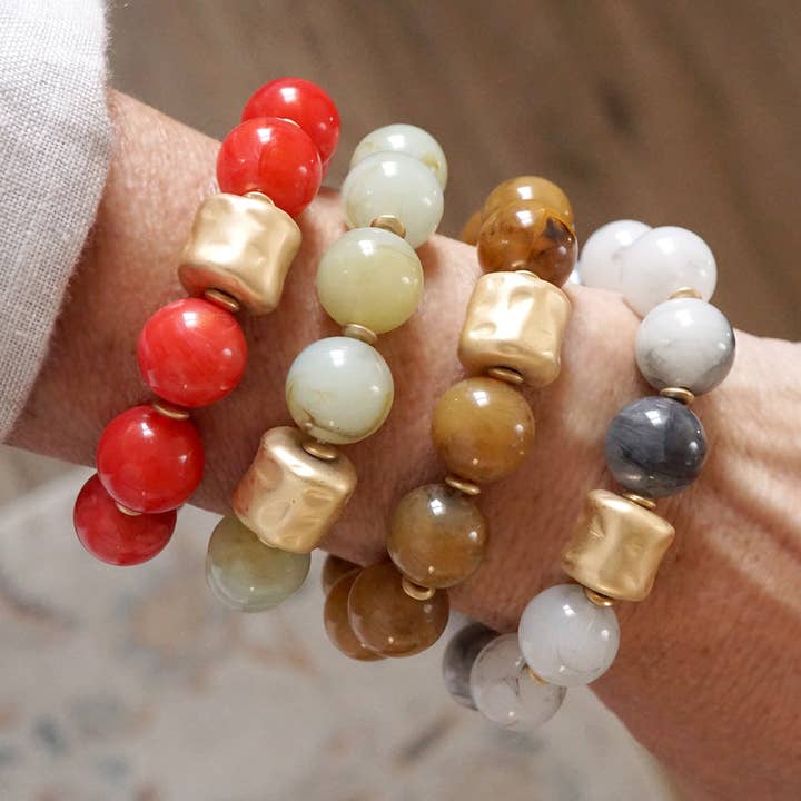 Bracelets tendance en perles épaisses, doré, rouge, marron, vert, gris pour la vente par PennyLine inc