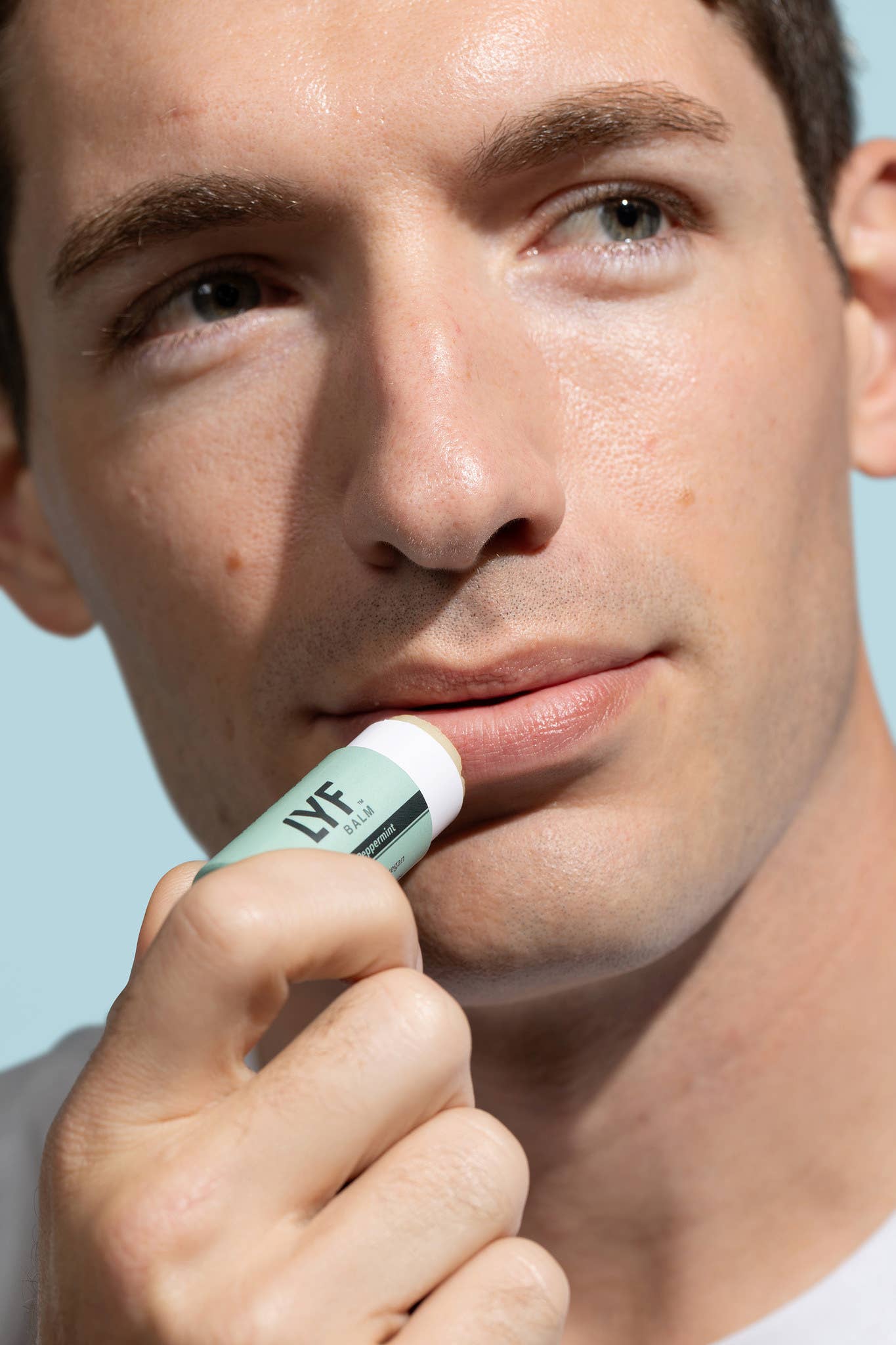 LYF BRANDS - Vendita all'ingrosso Burro di cacao - LYF Balm - Balsamo Labbra Naturale Lux - 24 unità (espositore grigio)12