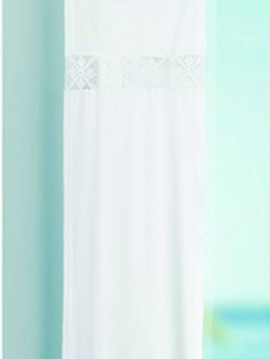 Elegant white crochet curtain for wholesale by Sandra Adrubau