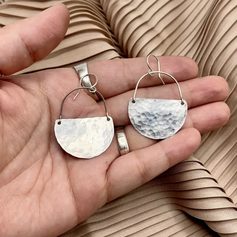 Fluff Hardware - Vente Boucles d'oreilles pendantes - Boucles d'oreilles demi-lune faites main1