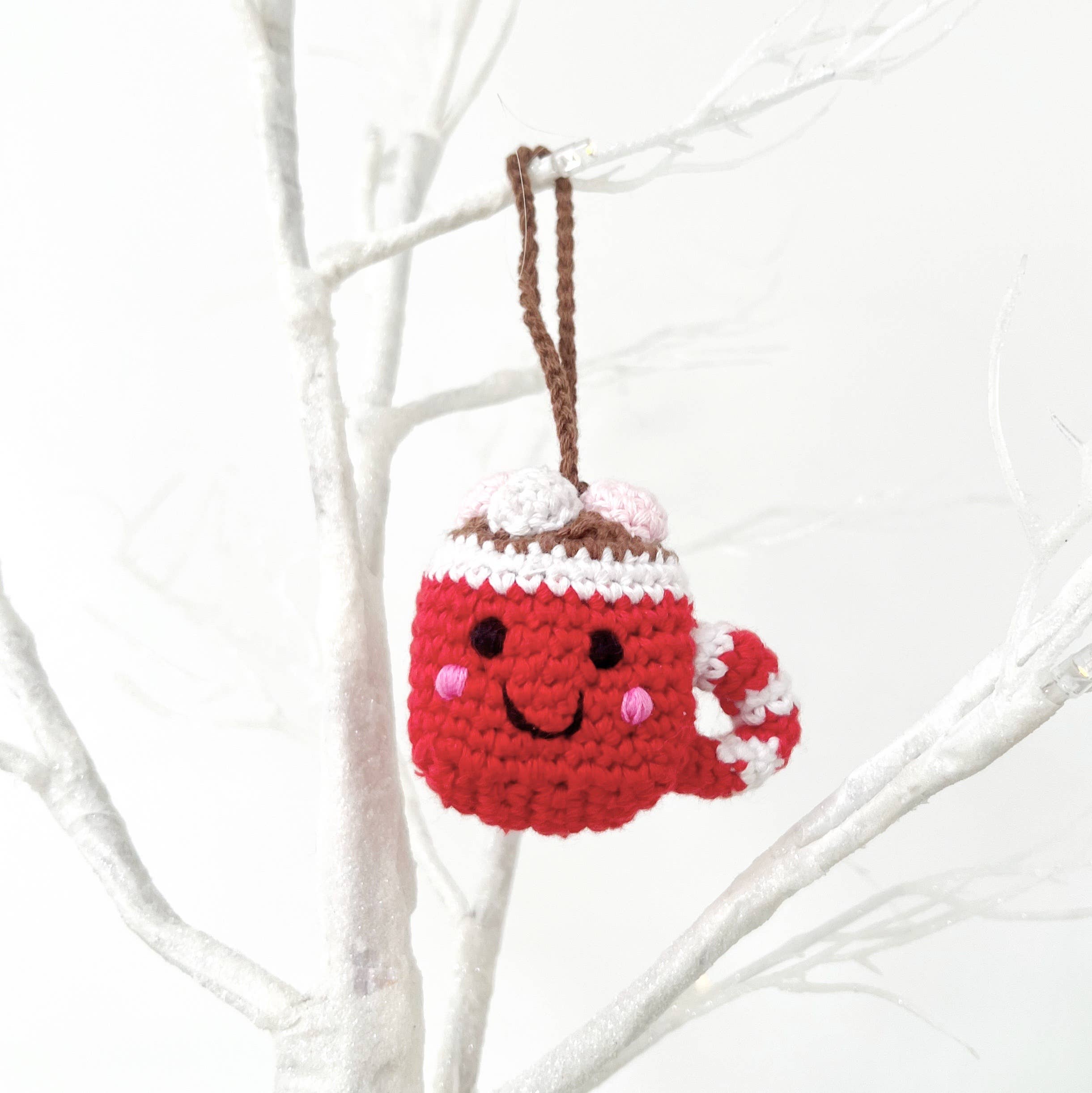 Pebble - Vente Objet de décoration – enfant et bébé - Ornement de Noël en forme de chocolat chaud avec des guimauves – Commerce équitable1